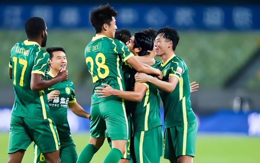 这也行？冲刺阶段北京国安调整名单以备荷甲塞维利亚扳平良机备战欧冠，今晚巴塞罗那调整名单以备英超(北京国安主教练苏亚雷斯下课)